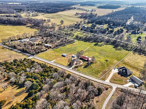 2nd image of 1756 Henderson Road