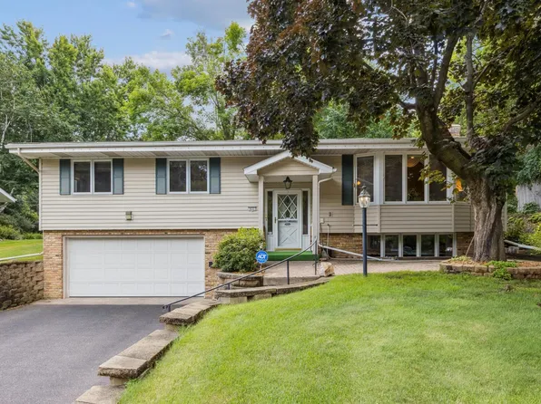 832 Parker Ave, Roseville, MN 55113