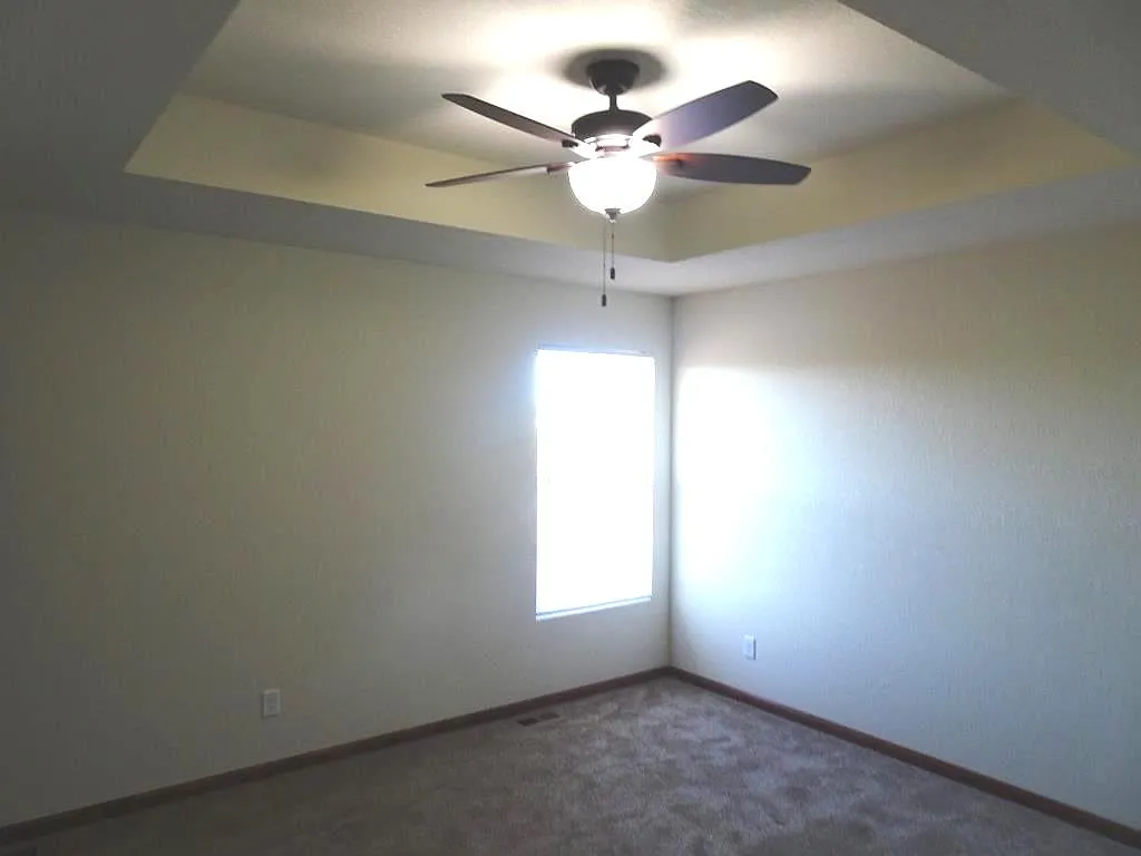 4 bed, 2000 sqft, $2,275 — Photo 4