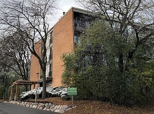 5830 Oakwood Dr APT 1C, Lisle, IL 60532
