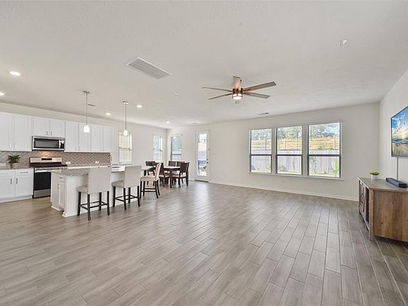4th image of 4206 Shady Palmetto Drive