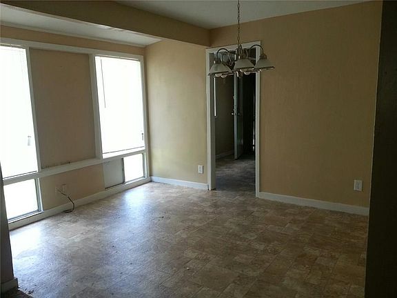 3rd image of 812 Grande Dr