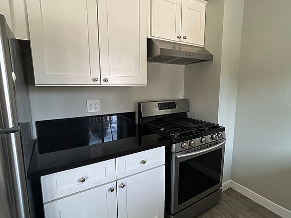 3rd image of 221 Union Pl APT 3