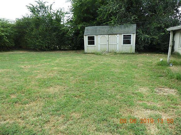 3rd image of 1912 Karen Dr