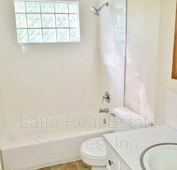 617 NE 3rd St — Photo 11