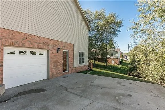 Building Photo - 108 Longview Dr