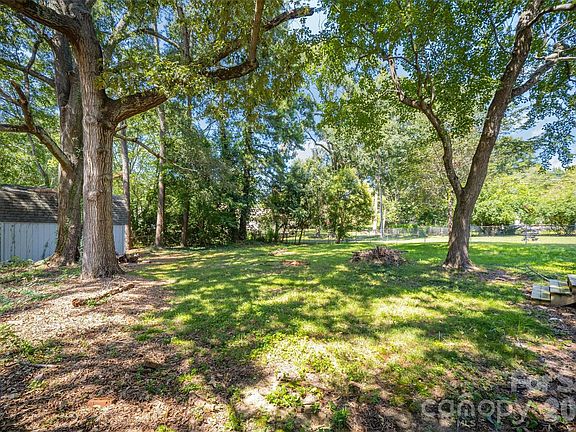 2nd image of 904 Timberlane Dr