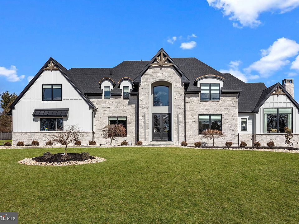 1st image of 7 Buckman Dr