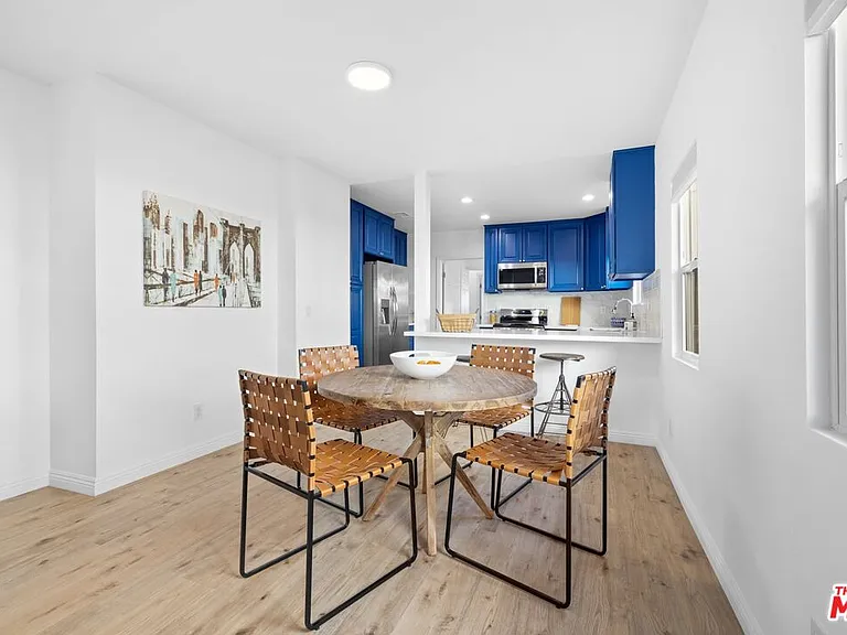 2400 W 74th St — Photo 11