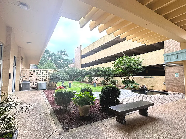 825 Bayshore Dr — Photo 2