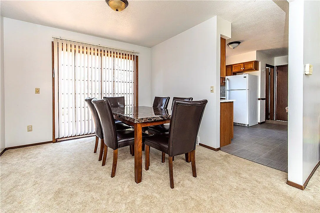 3 bed, 1296 sqft, $1,600 — Photo 4