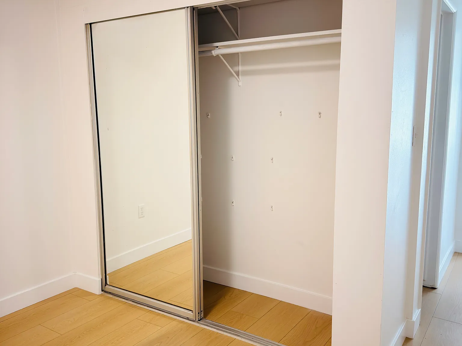 Studio, 320 sqft, $2,100 — Photo 4