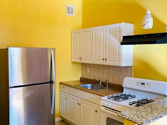 2nd image of 1633 Saint Johns Pl APT 1