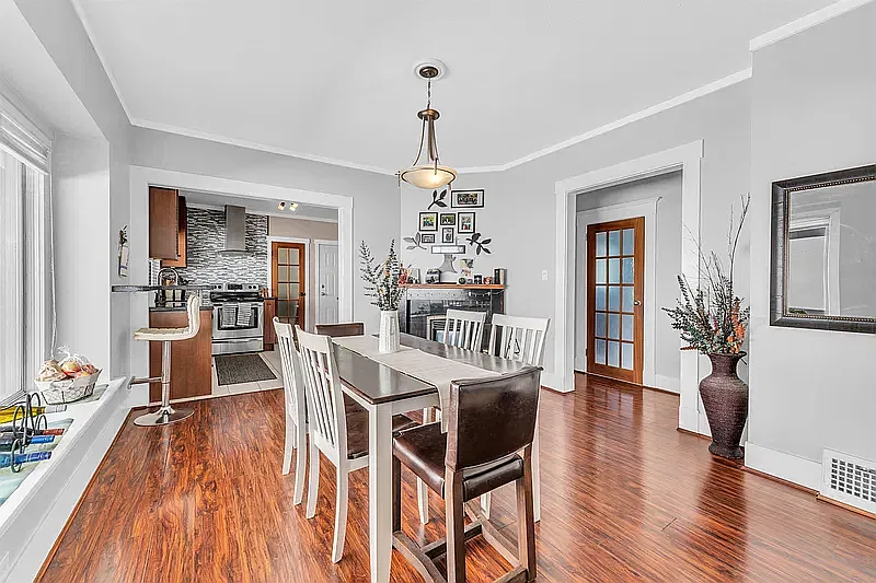 Beautifully maintained home in the vibrant East Vancouver neighbourhood. — Photo 2