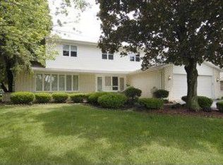 12 E Brookwood Dr, Arlington Heights, IL 60004