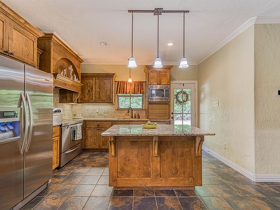 3rd image of 1177 Smallwood Rd