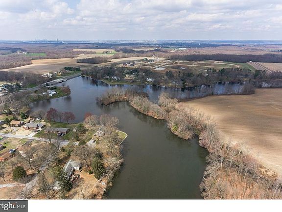 3rd image of 32 Laytons Lake Dr