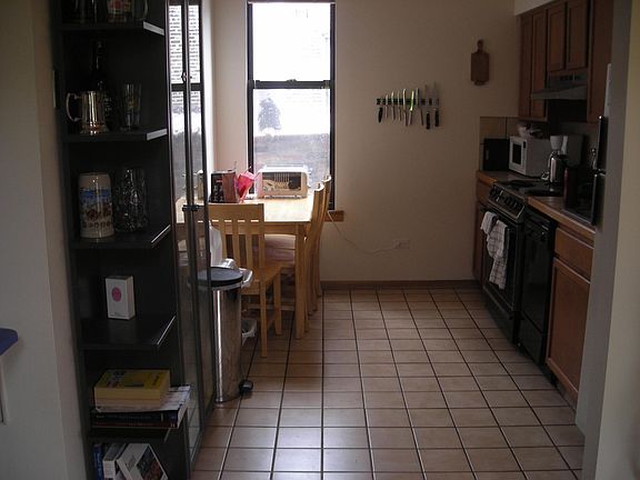 3rd image of 958 W Armitage Ave #2R