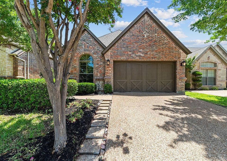 1st image of 211 La Fontaine Ln