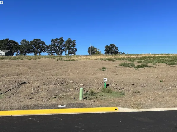 2925 NW Pinehurst Dr #14, McMinnville, OR 97128