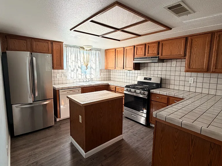 844 N Suzanne Ct — Photo 10