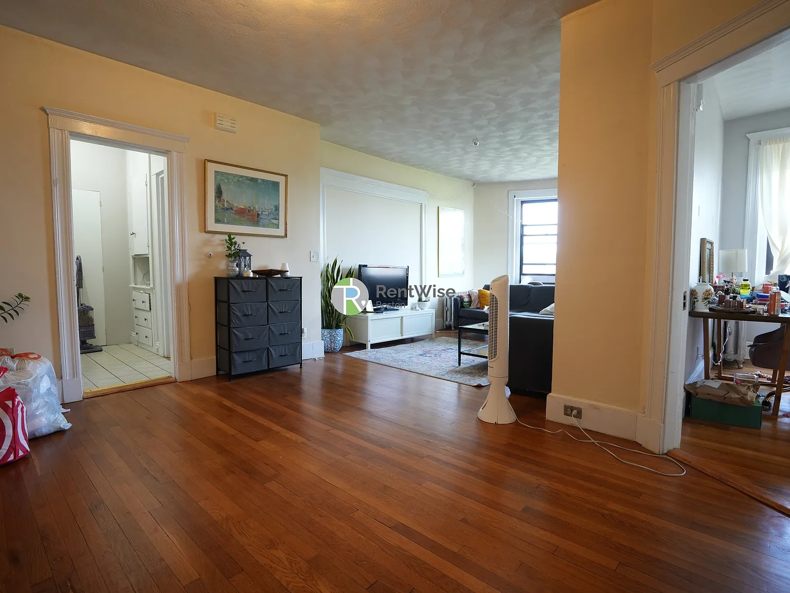 4 bed, 1.0 bath, $3,900 — Photo 2