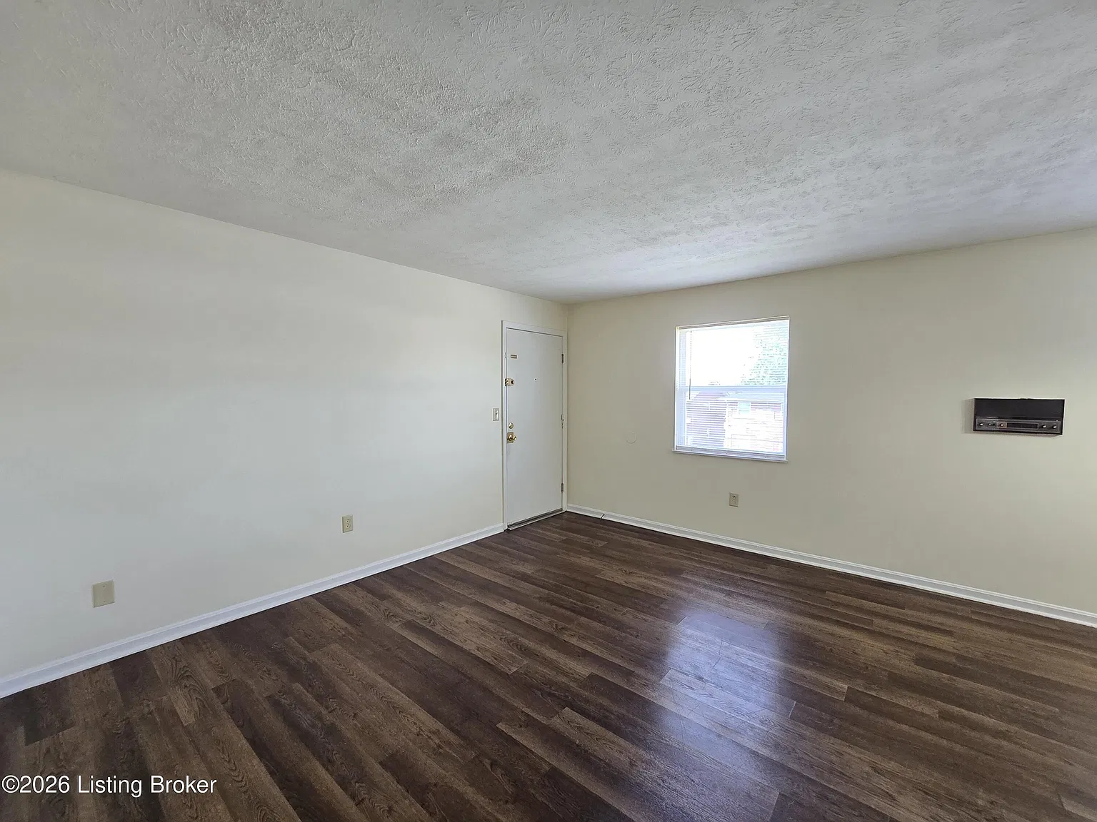 2 bed, 1.5 bath, 900 sqft, $849 — Photo 3