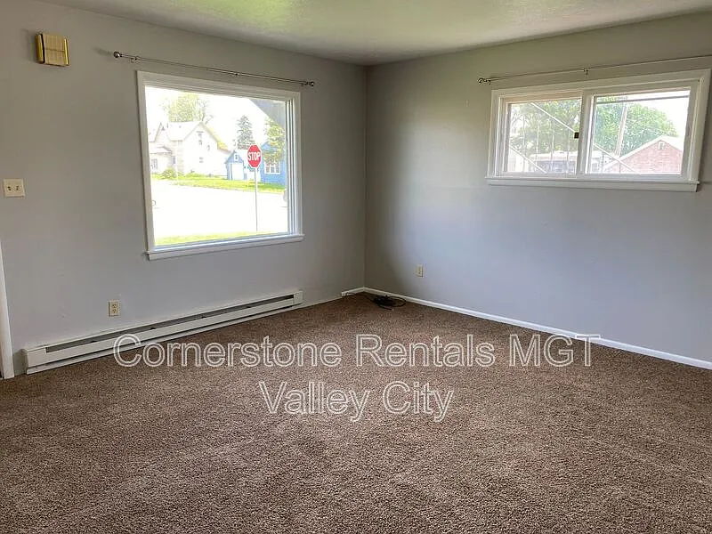 2 bed, 1.0 bath, $745 — Photo 2