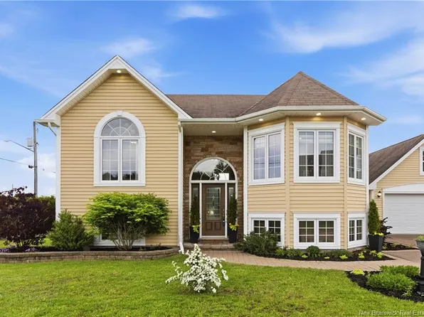 101 Chateau Dr, Moncton, NB E1G 0K8