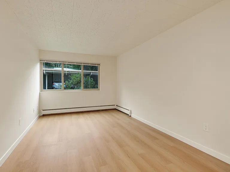 Seasons Apartments — Photo 27