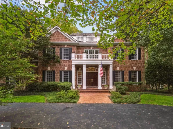 9620 Eagle Ridge Dr, Bethesda, MD 20817