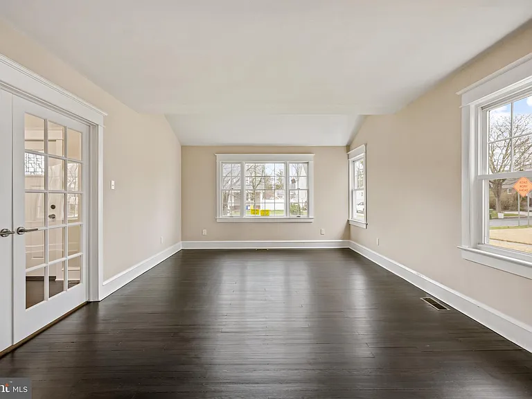 19 Conwell Ave — Photo 8