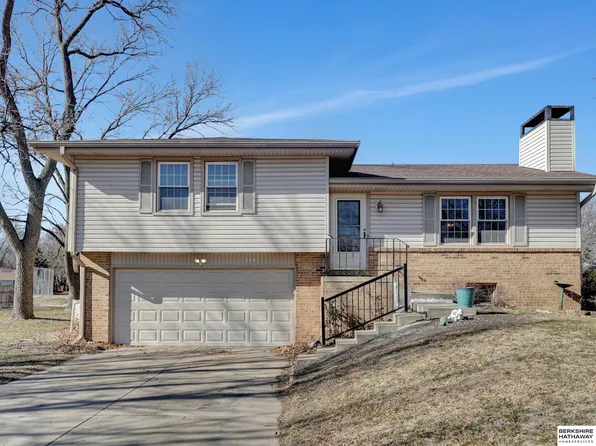 2401 Cheshire S, Lincoln, NE 68512
