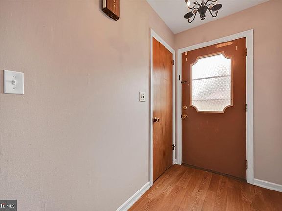 4th image of 13 Fulton St
