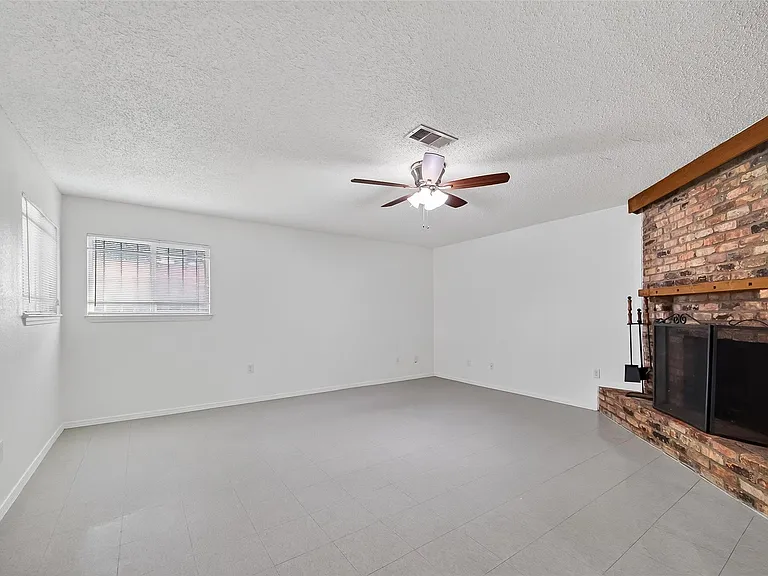 15022 Chipman Ln — Photo 8