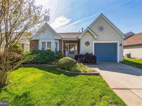 669 Cascade Dr S, Mount Laurel, NJ 08054