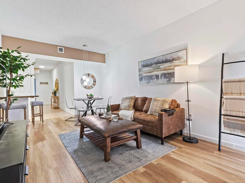 2060 Greenview Shores Blvd #318