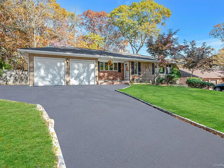 23 Princeton Dr — Photo 2