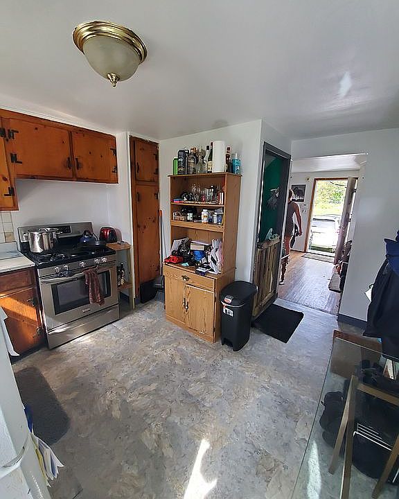 2nd image of 102 Krettner St