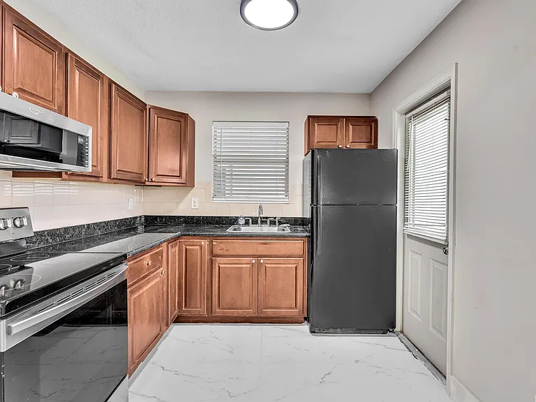 626 SW 14th Ave #102 — Photo 1