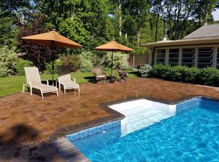 31 Homewood Dr, Hampton Bays, NY 11946