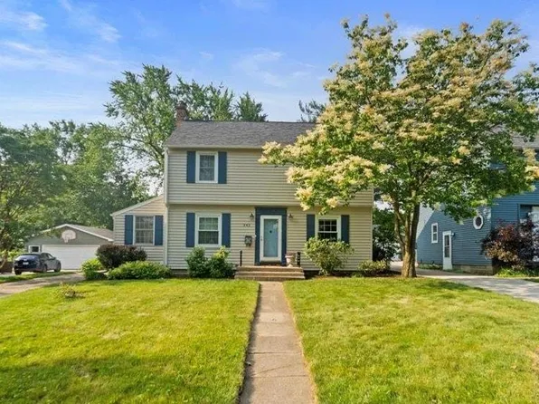 345 Derbyshire Rd, Waterloo, IA 50701