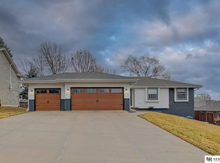 17016 Hickory Cir, Omaha, NE 68130