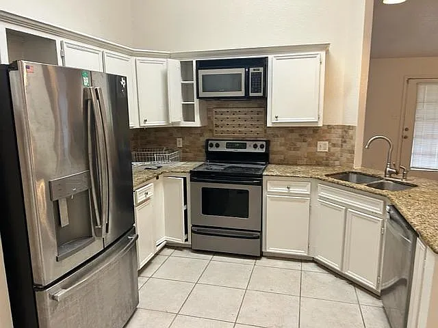 403 E Hogan Dr #- — Photo 2