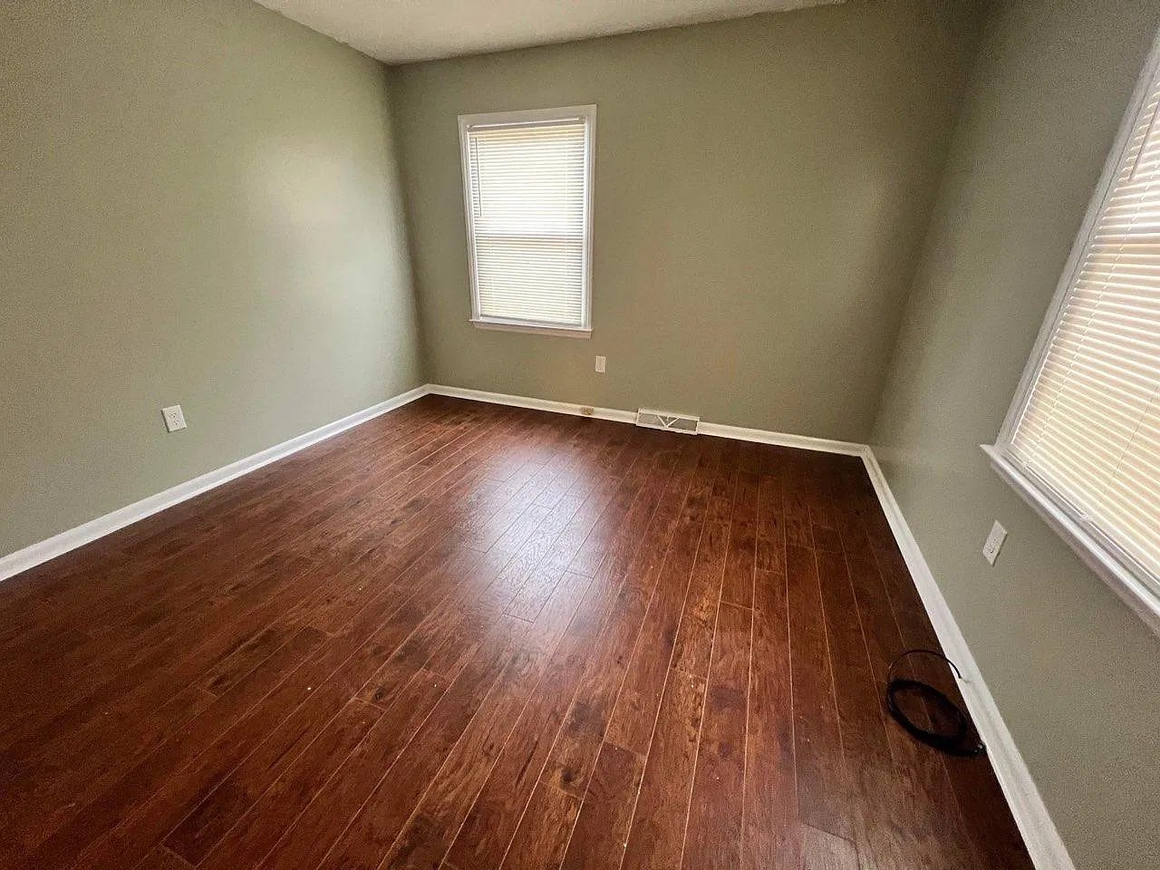 204 Tracy St — Photo 4