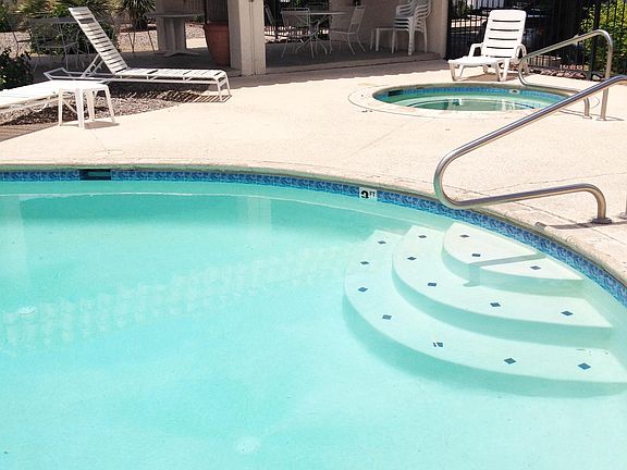 Community pool and jacuzzi 