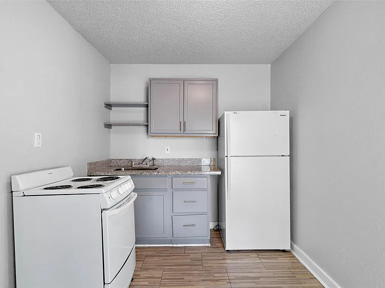 3116 Avenue L #8 — Photo 2