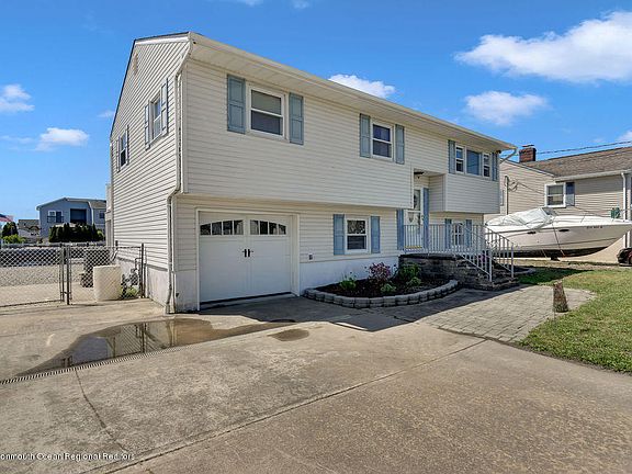 3rd image of 13 Kingston Ave