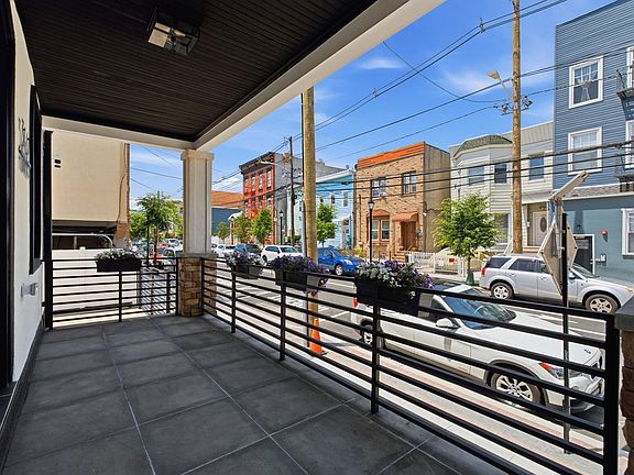 4th image of 3414/3412 Hudson Ave