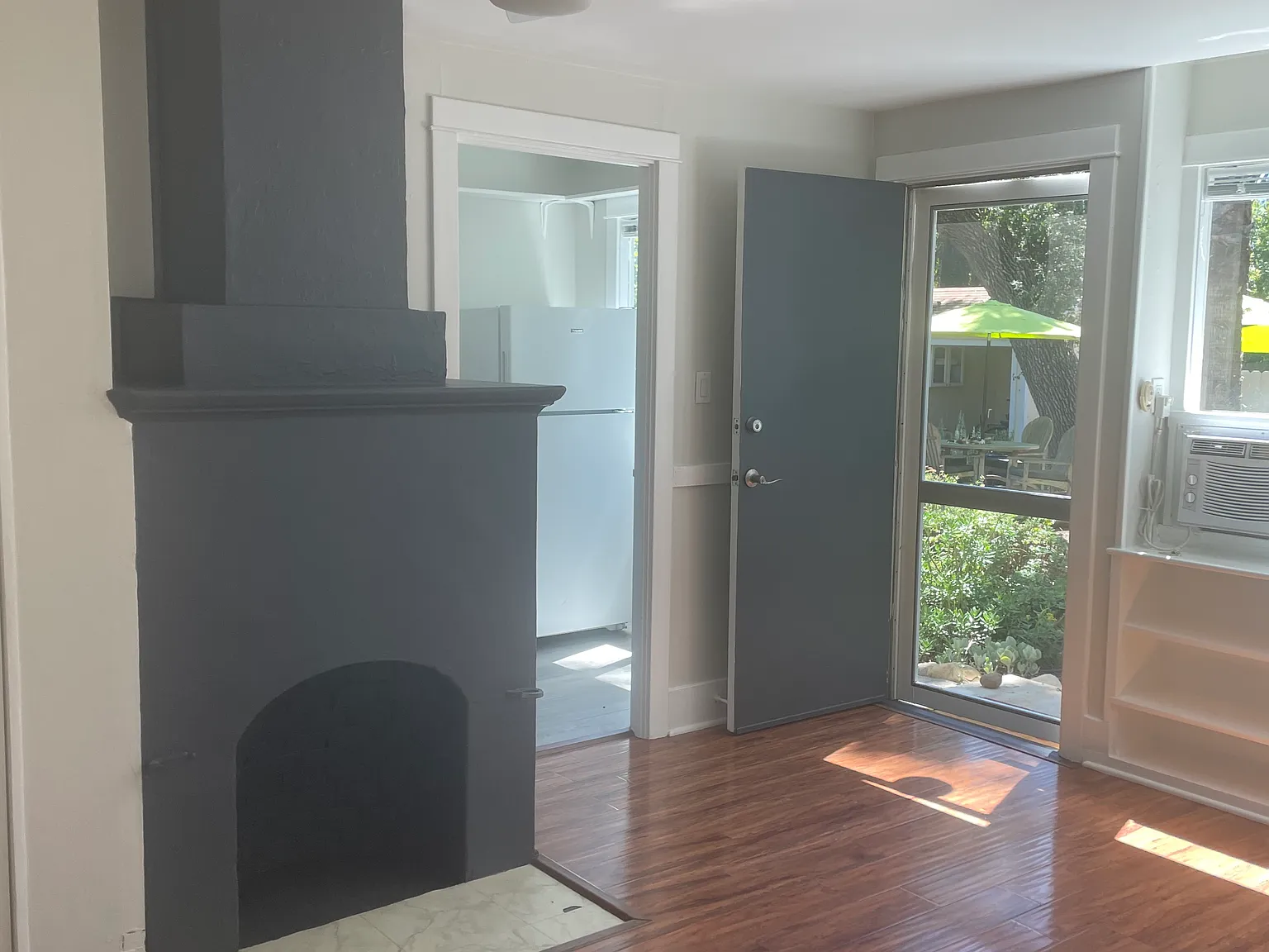 309 W Matilija St — Photo 3